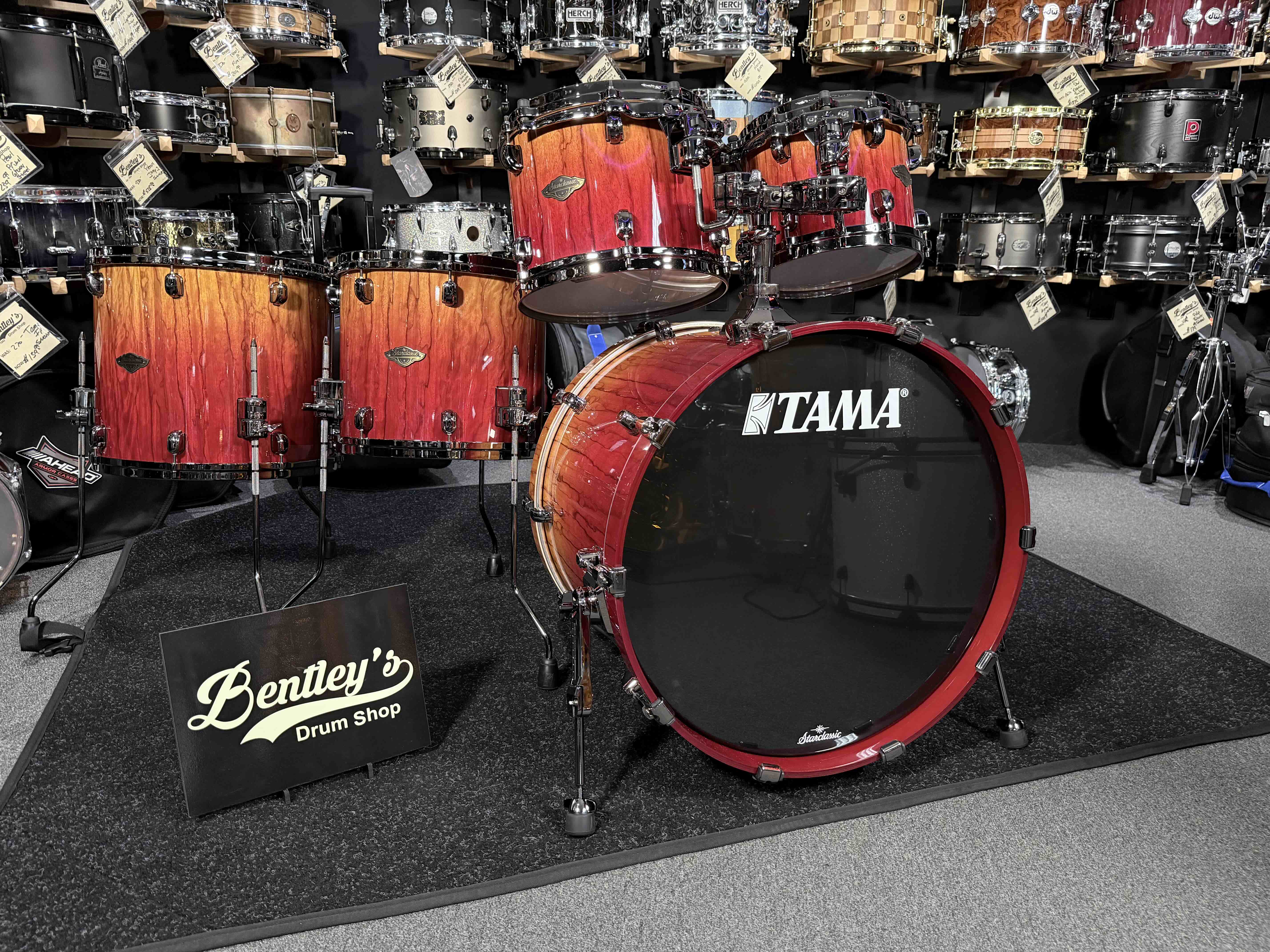 ~LIMITED EDITION~ TAMA Starclassic Walnut/Birch 5-Piece 10/12/14/16/22 Drum Kit Set in Vermillion Bosse Fonce Fade w/ Black Nickel Hardware (Open Box)